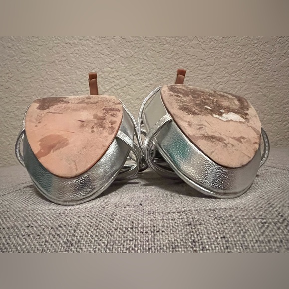 Badgley Mischka Strappy Platform Shoes in Silver Size 8 - Picture 8 of 10